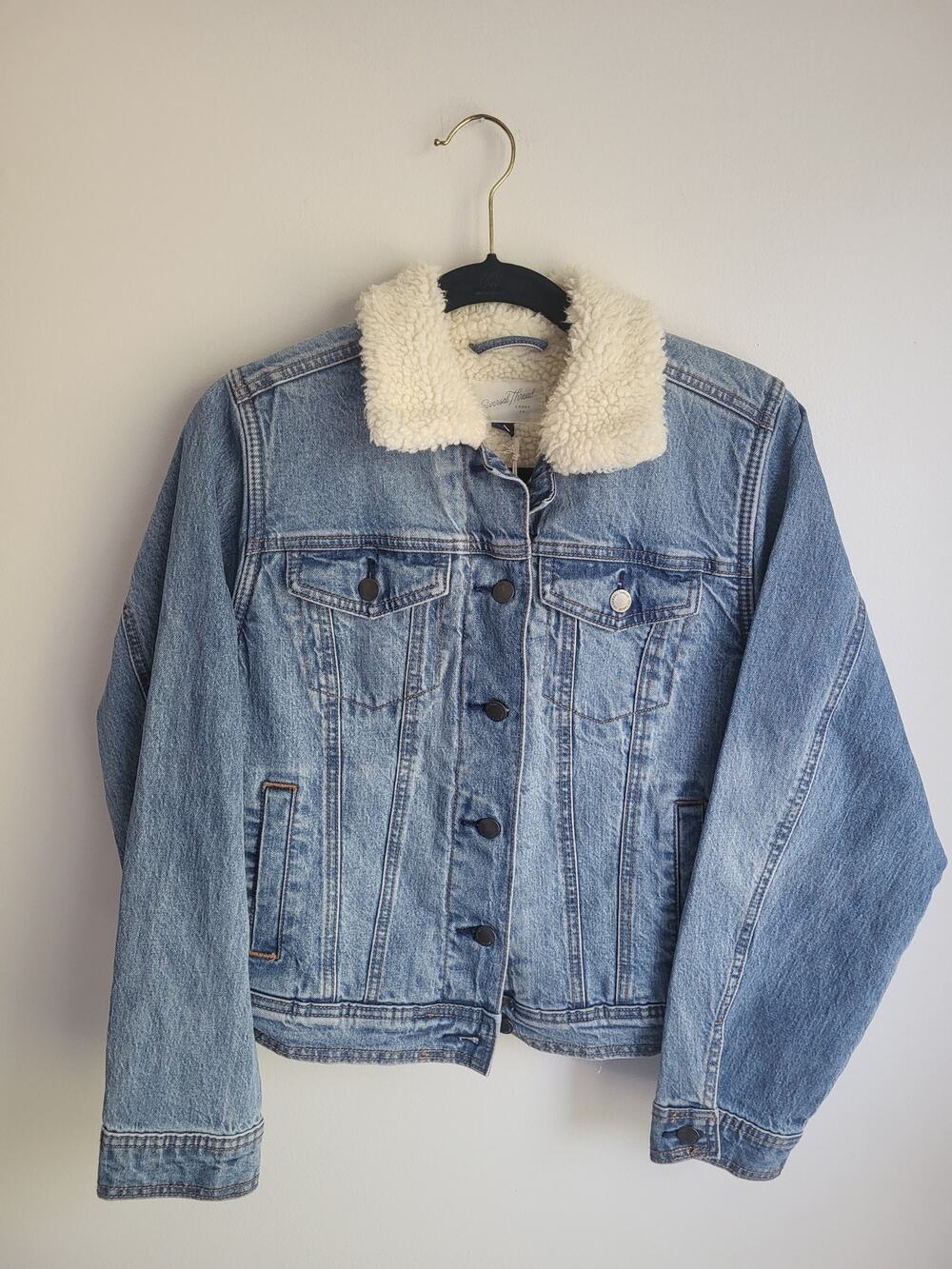 NWT Universal Thread Sherpa Lined Denim Jacket Sz S Medium Wash Trucker Coat